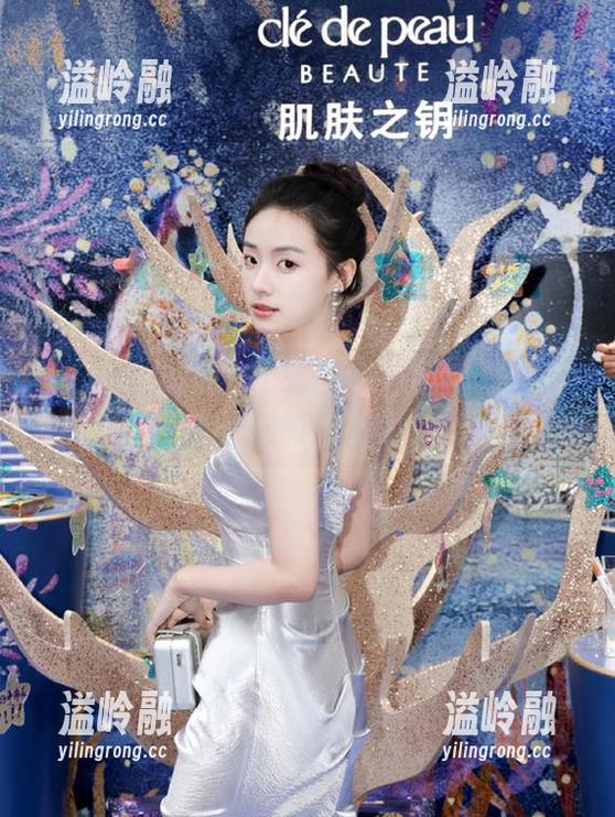 17c吃瓜网 17c吃瓜网:感觉就像在自家后花园的免费瓜地!