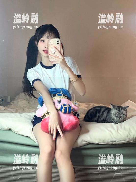 51cg.plus51吃瓜网网址：饱含深意，真是个迷人的‘瓜香’！