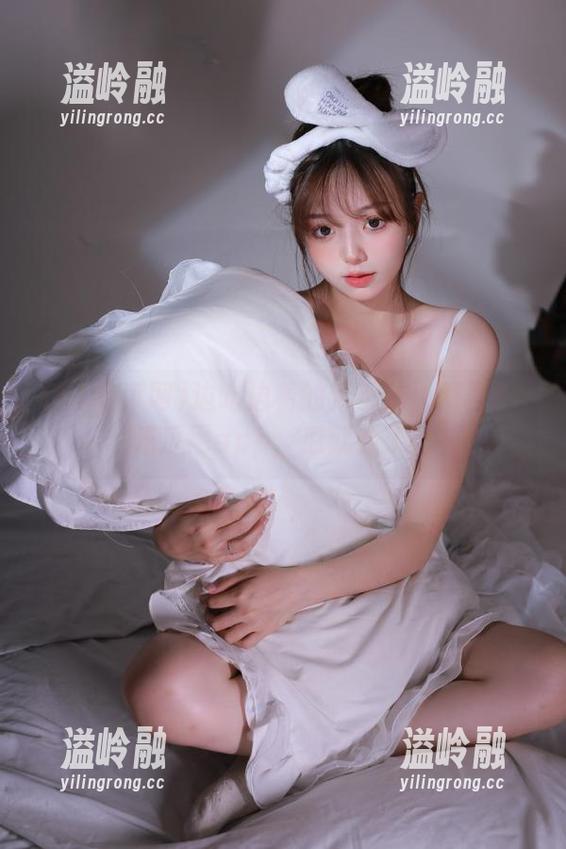 边吃边看的新玩法：打开51吃瓜网app，瓜就到了！