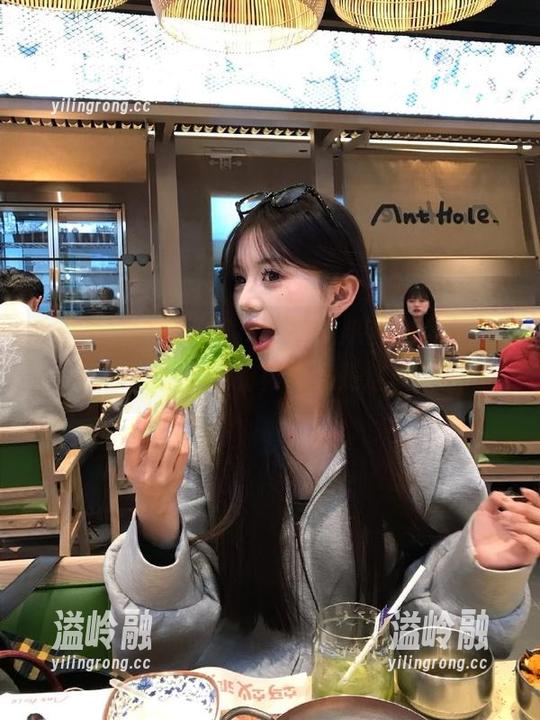 天哪，这段视频在51黑料社里火了，瓜的真相竟是这样！