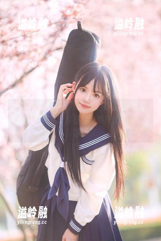 想知道五一吃瓜群众app里的瓜，究竟是喜是忧，点开就能收获惊喜！