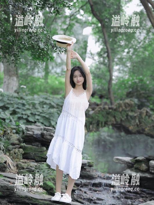 喝着咖啡翻黑料女神攻略app，意外发现新料新风味！