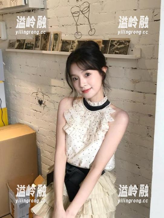 想知道最近的八卦？快来更新黑料社app，指不定有你意想不到的精彩！