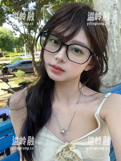 快来黑料社区，传送门直通1区二区三区，让你边吃边乐！