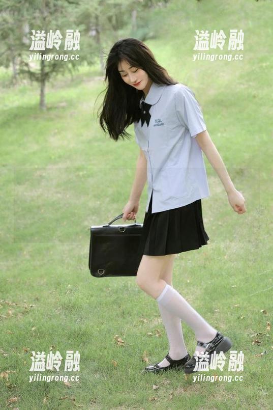 黑料网曝：化学老师手持“喝水”吸引力，发布技巧，旁听生们成群结队！