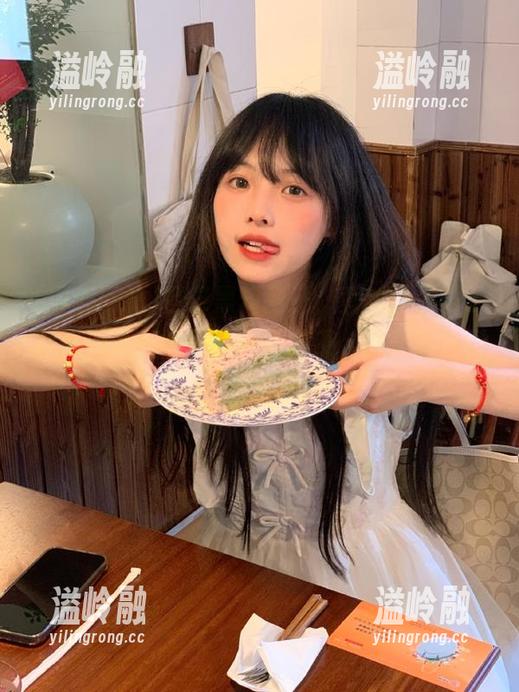 黑料网站 登录黑料网站,竟然还发现了抖音网红们的微妙人际关系,简直像追剧一样刺激!