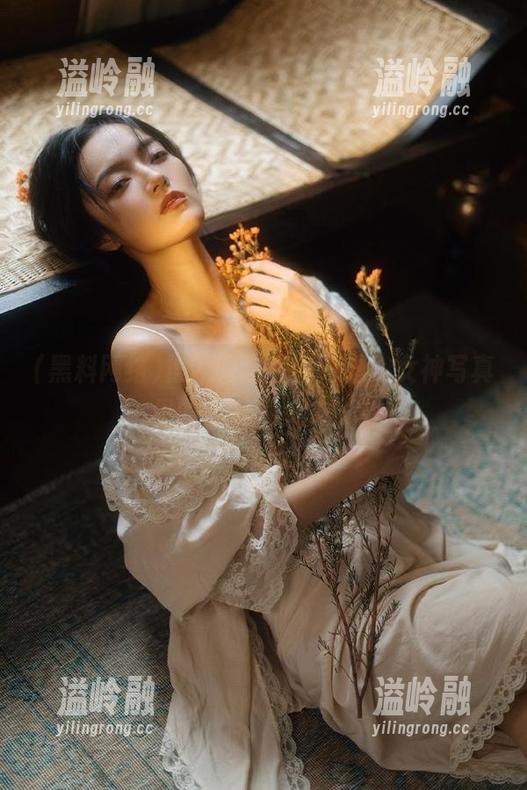 黑料网络官网开箱，女神写真里的不为人知的秘密